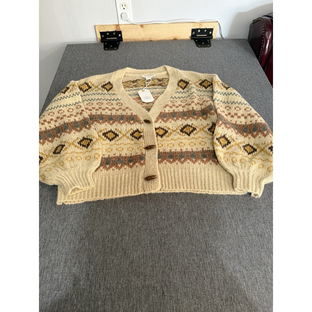Love Riche NWT Women's Oatmeal Oversize Cropped Aztec Print Cardigan Sweater M
